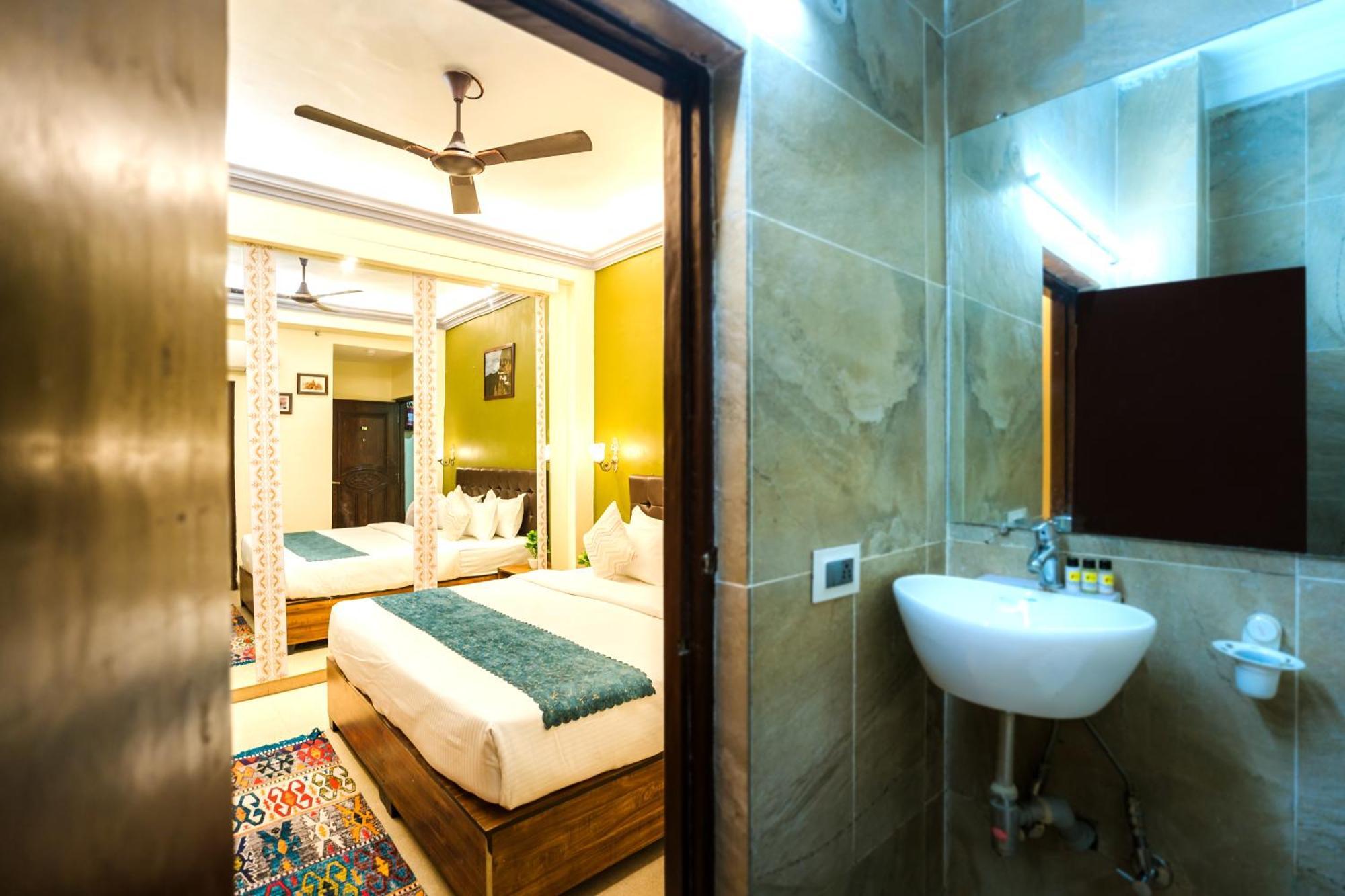 Tripli Hotels Silver Shine Varanasi Exterior foto