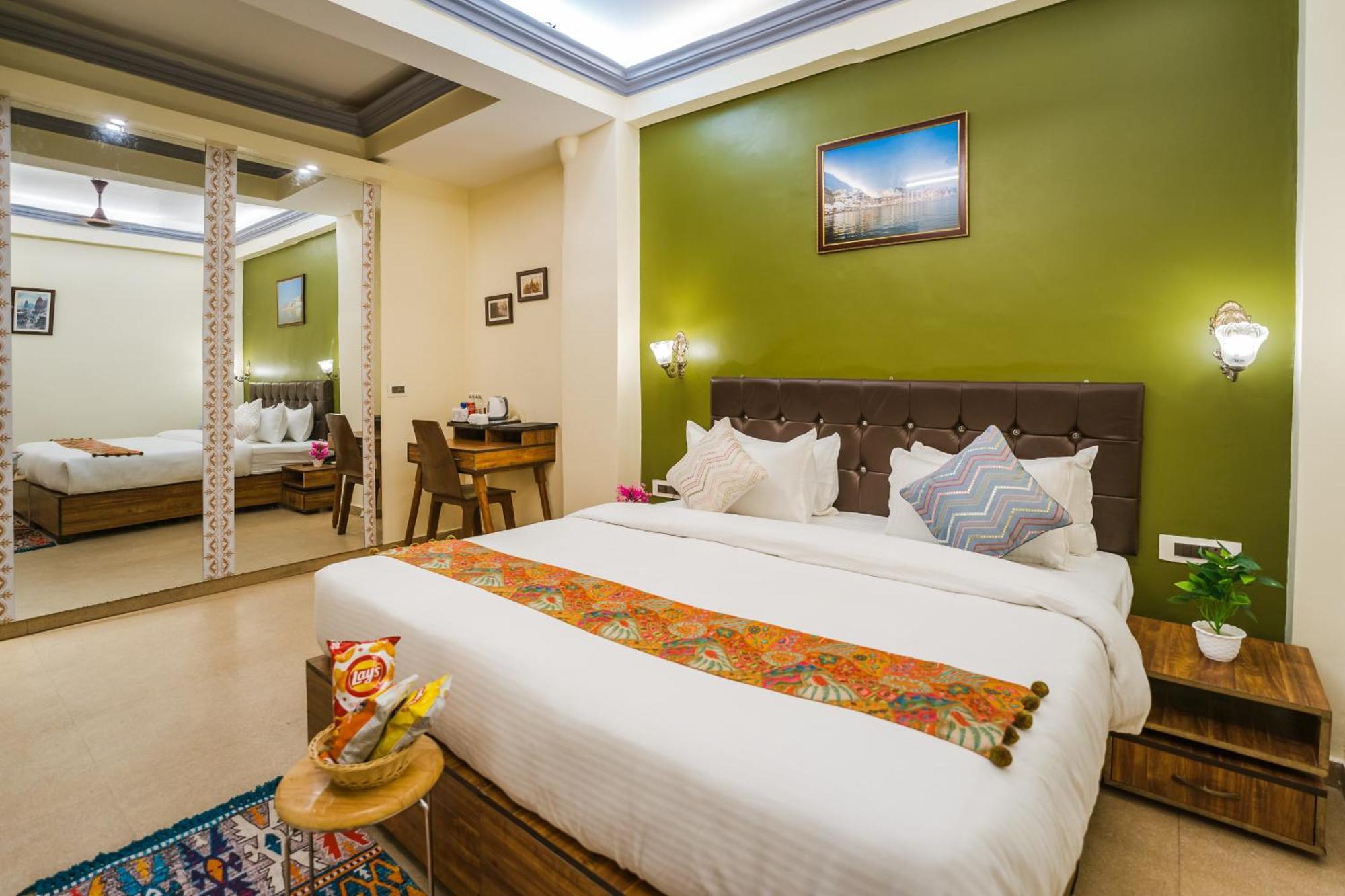 Tripli Hotels Silver Shine Varanasi Exterior foto