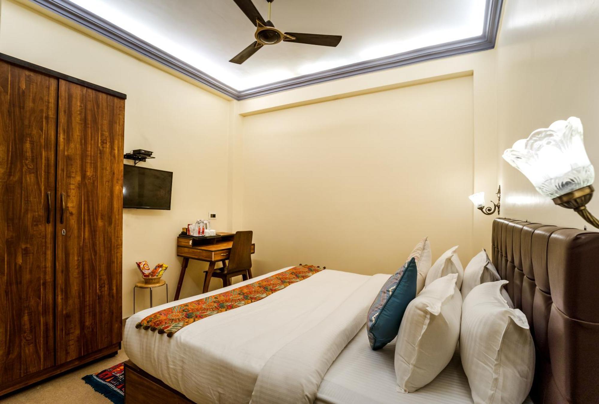 Tripli Hotels Silver Shine Varanasi Exterior foto