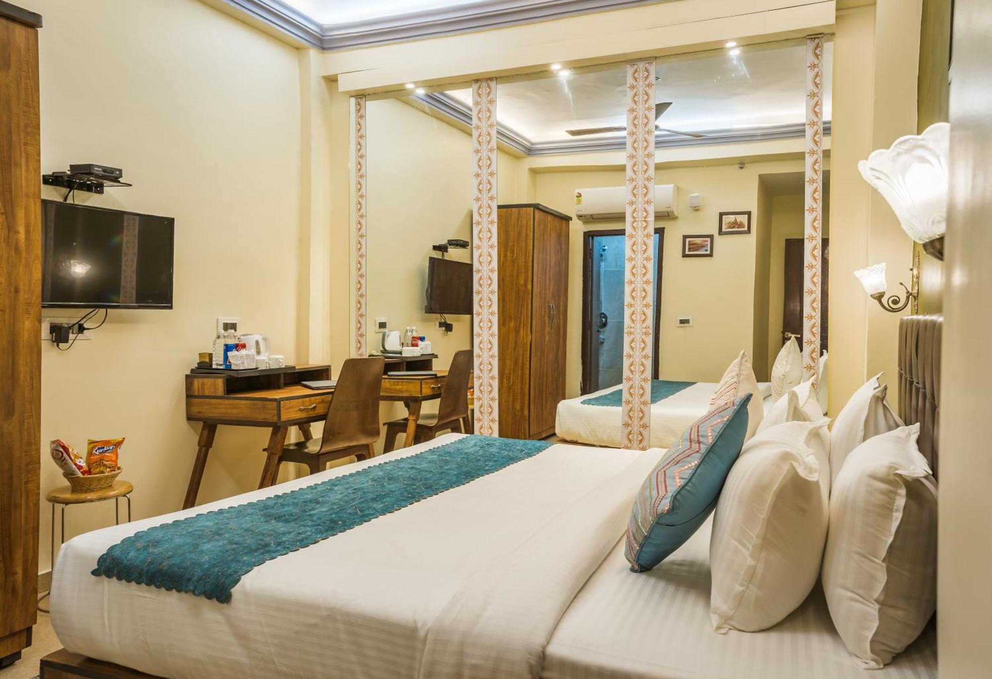 Tripli Hotels Silver Shine Varanasi Exterior foto