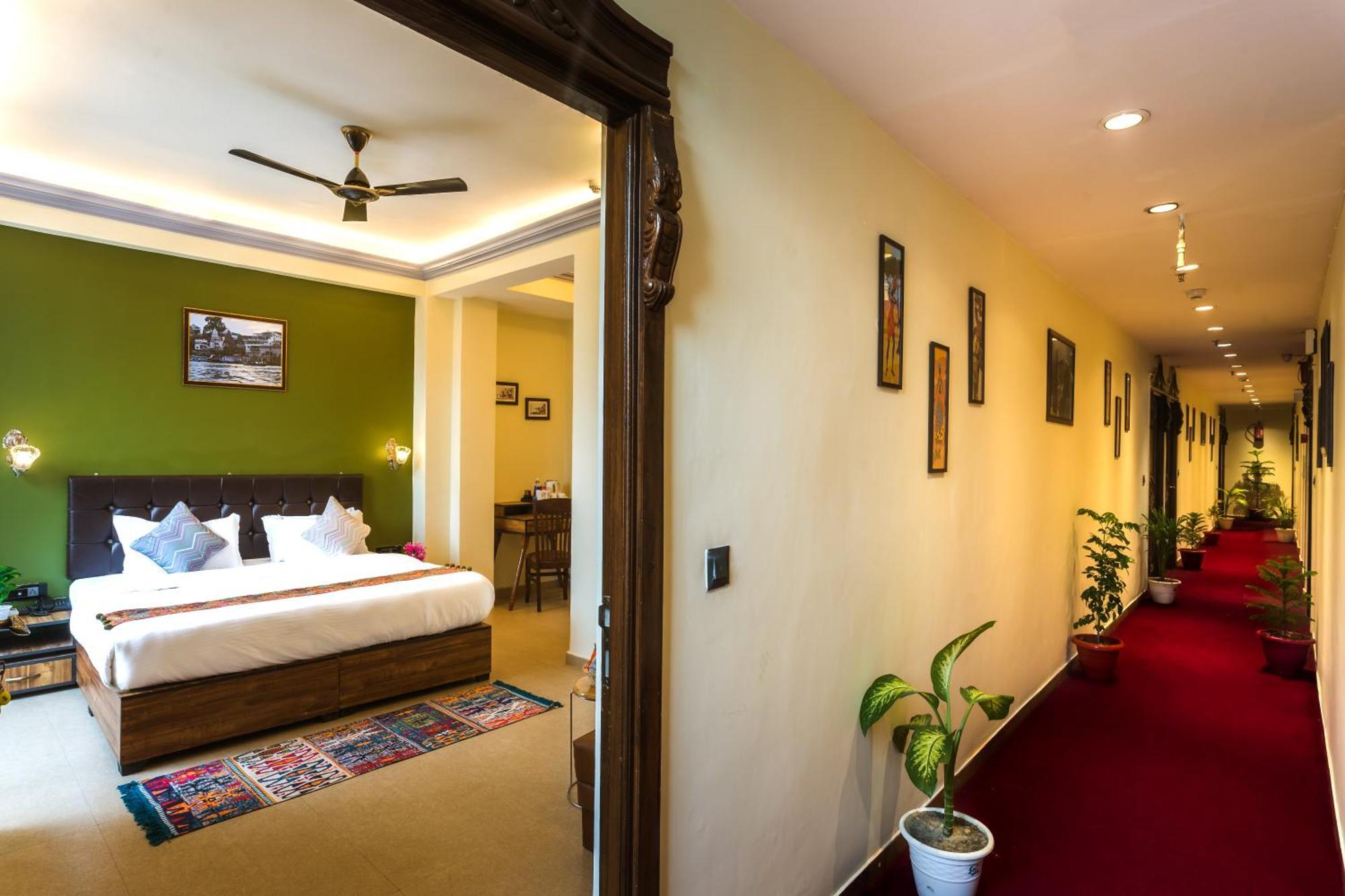 Tripli Hotels Silver Shine Varanasi Exterior foto