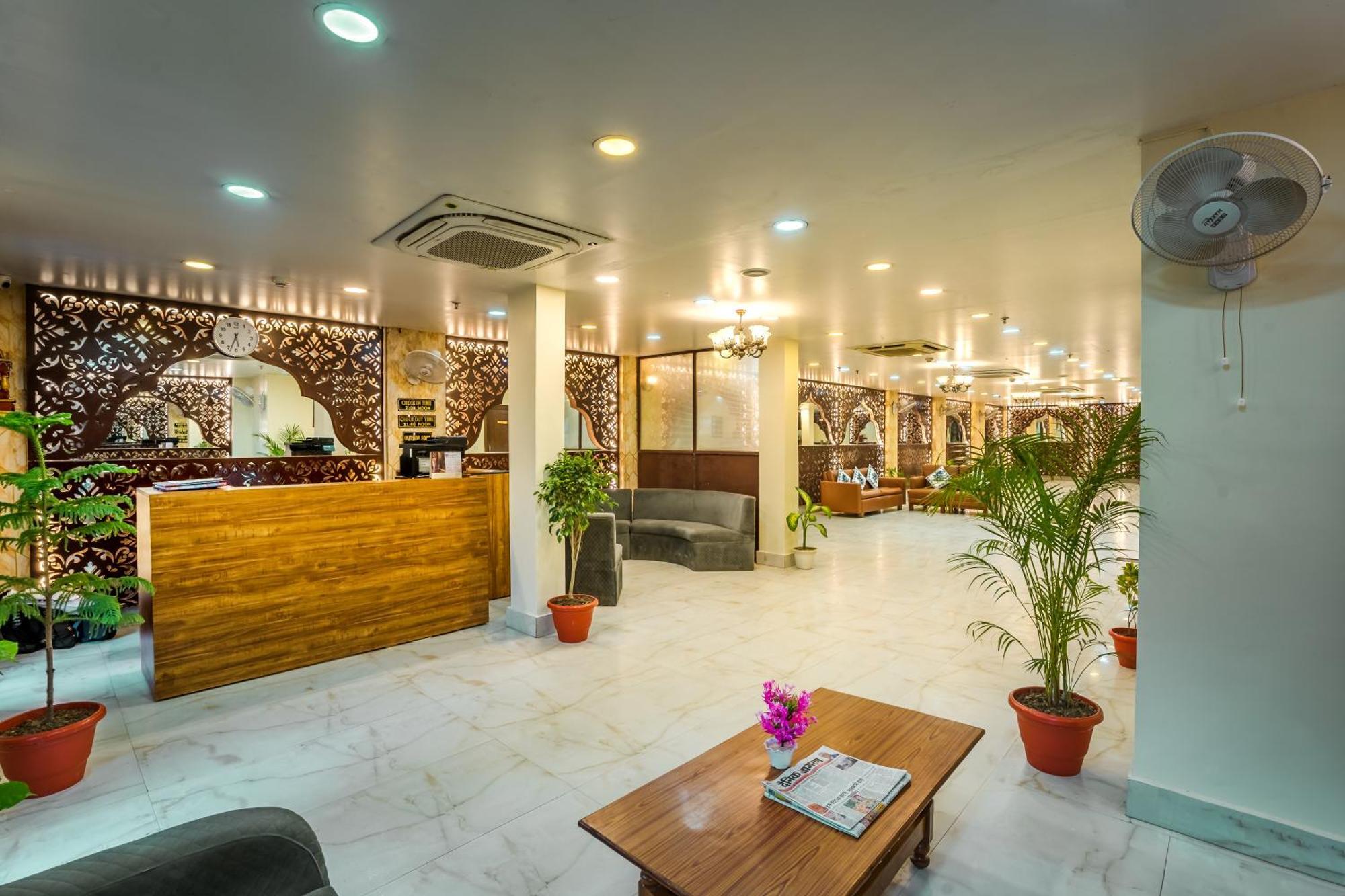 Tripli Hotels Silver Shine Varanasi Exterior foto