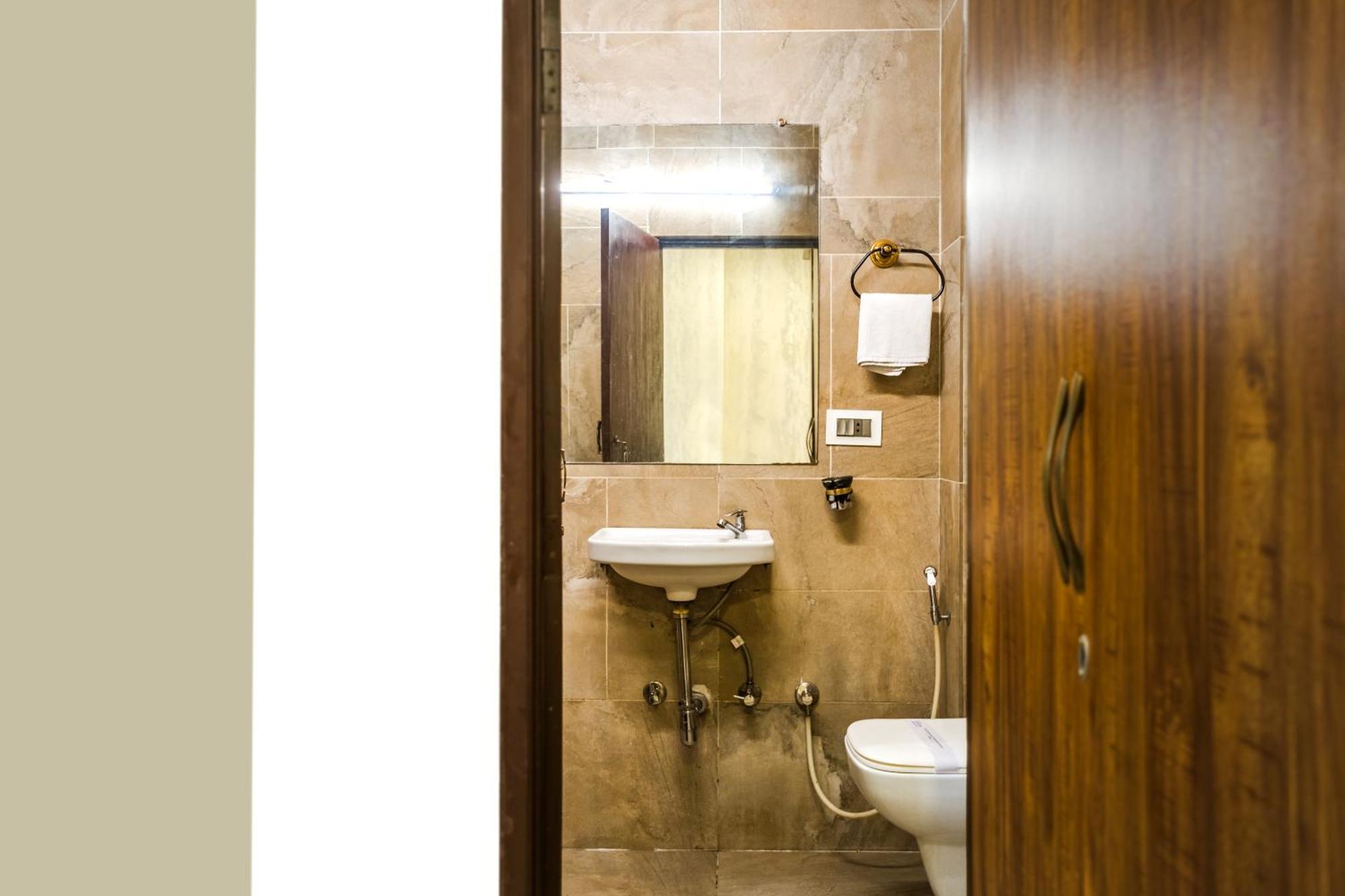 Tripli Hotels Silver Shine Varanasi Exterior foto
