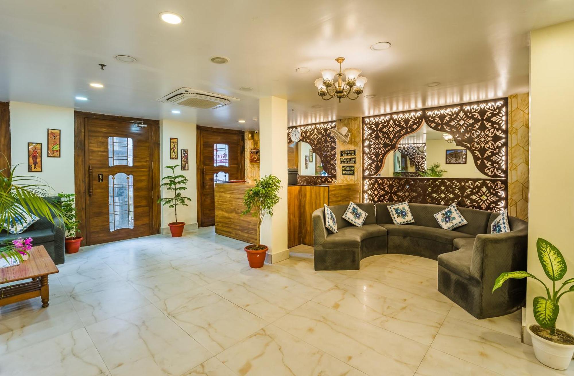Tripli Hotels Silver Shine Varanasi Exterior foto